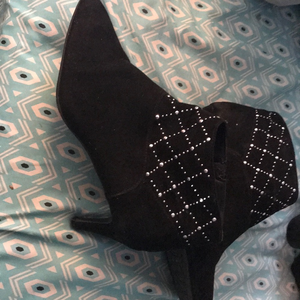 Like new black boots